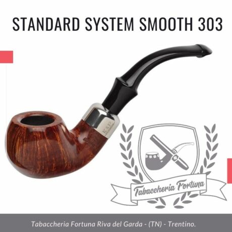 STANDARD SYSTEM SMOOTH 303 Una ciotola di mele mediamente piegata con un bocchino Peterson-Lip in stile militare e una fascia in nichel completa del marchio K&P.
