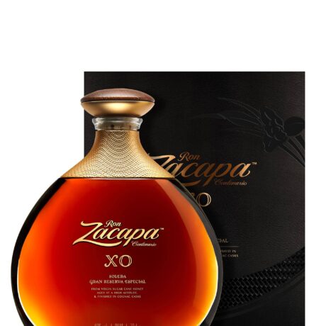 Ron Zacapa Centenario Xo Il rum agricolo, a differenza del rum industriale, utilizza la fermentazione e la distillazione del puro succo di canna da zucchero