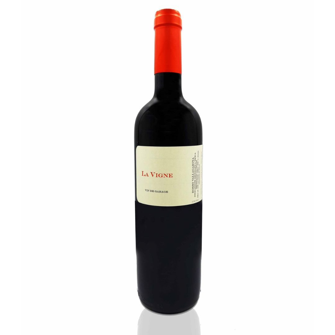 Il Ciliegino Il Ciliegino dell’azienda agricola La Vigne è un vino rosso di taglio bordolese ottenuto con parziale appassimento e rifermentazione delle uve, Morbido e corposo con note fruttate e speziate. Una delle selezioni più recente dell’Enoteca Valentini, questo vino è corposo, elegante e particolare. Ottenuto da uve Cabernet Sauvignon e Merlot coltivate in Vallagarina e fermentate con tecnica di parziale appassimento, il vino matura in botticelle di rovere americano per 18/24 mesi. La Vigne “Il Ciliegino”